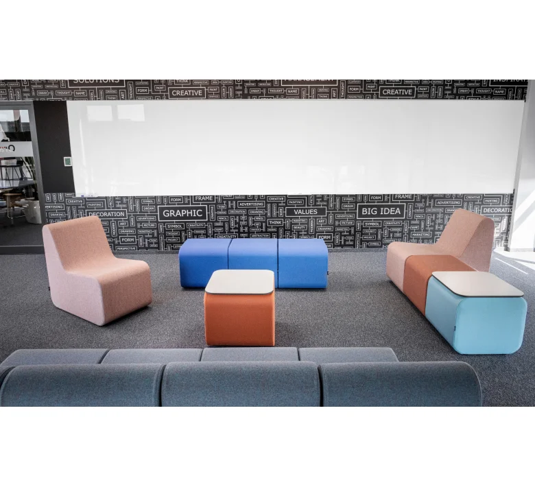 celoo-vank-chairs-poufes-tables-7-1.png