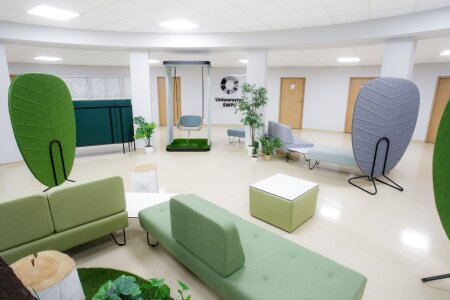 Przestrzeń do nauki i biophilic design – nowe myślenie o potrzebach edukacyjnych w projekcie Rotundy poznańskiej Filii Uniwersytetu SWPS