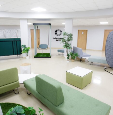 Przestrzeń do nauki i biophilic design – nowe myślenie o potrzebach edukacyjnych w projekcie Rotundy poznańskiej Filii Uniwersytetu SWPS