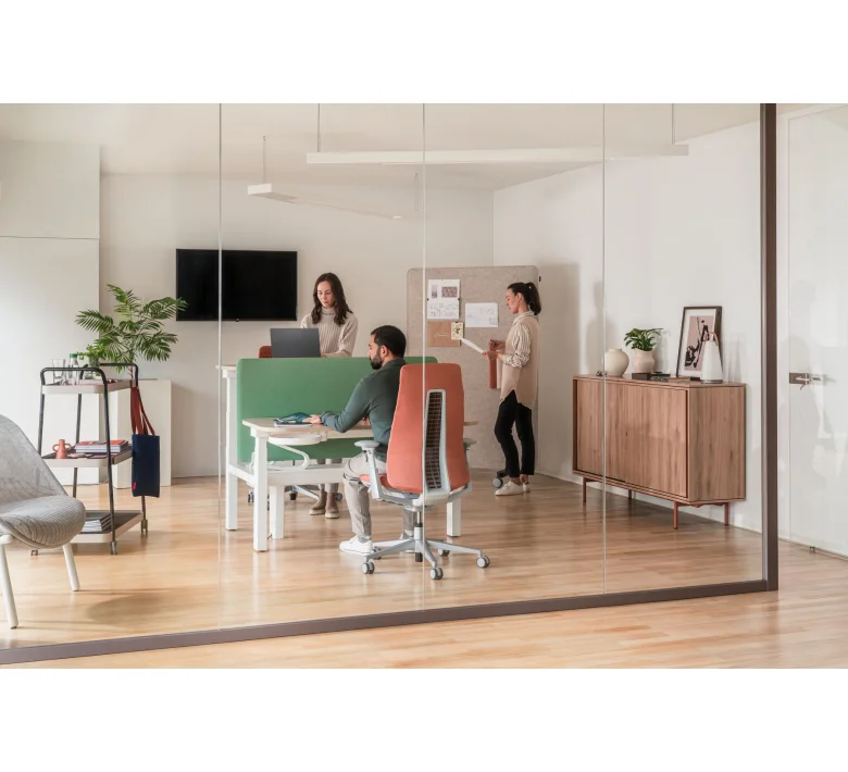 haworth_2025_porto_campaign_workstation_01_hr-20.jpg